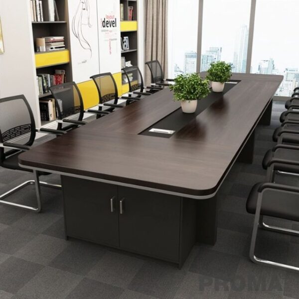 โต๊ะประชุมทรงสี่เหลี่ยมขนาดใหญ่ ดีไซน์โมเดิร์น รองรับ 10-12 คน Large rectangular conference table Modern design, accommodates 10-12 people.